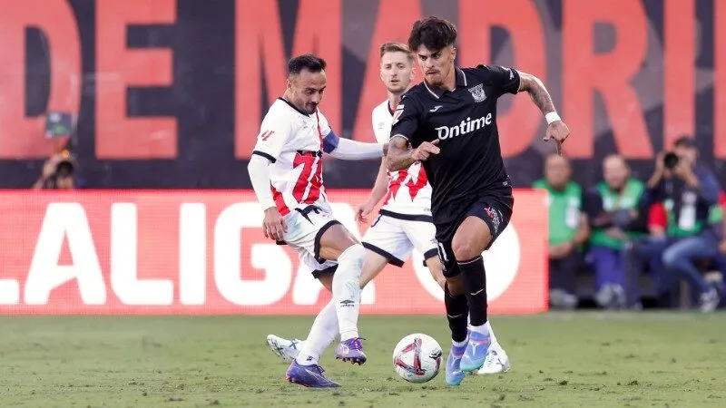 Rayo Vallecano được đánh giá cao hơn Strasbourg