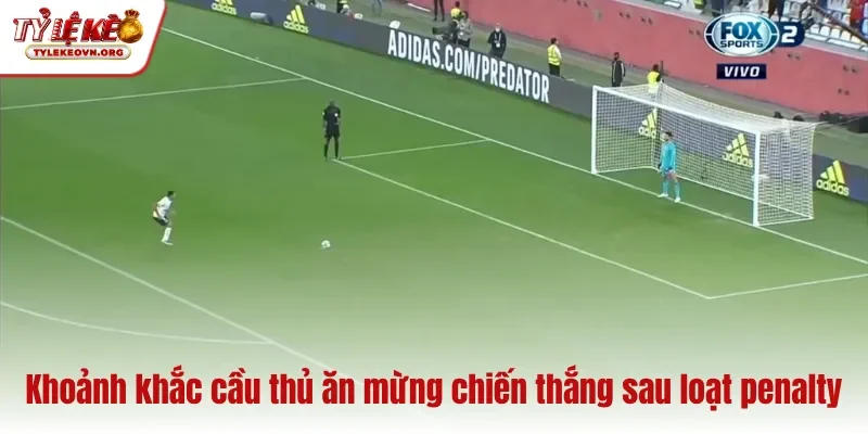 Khoảnh khắc cầu thủ ăn mừng chiến thắng sau loạt penalty
